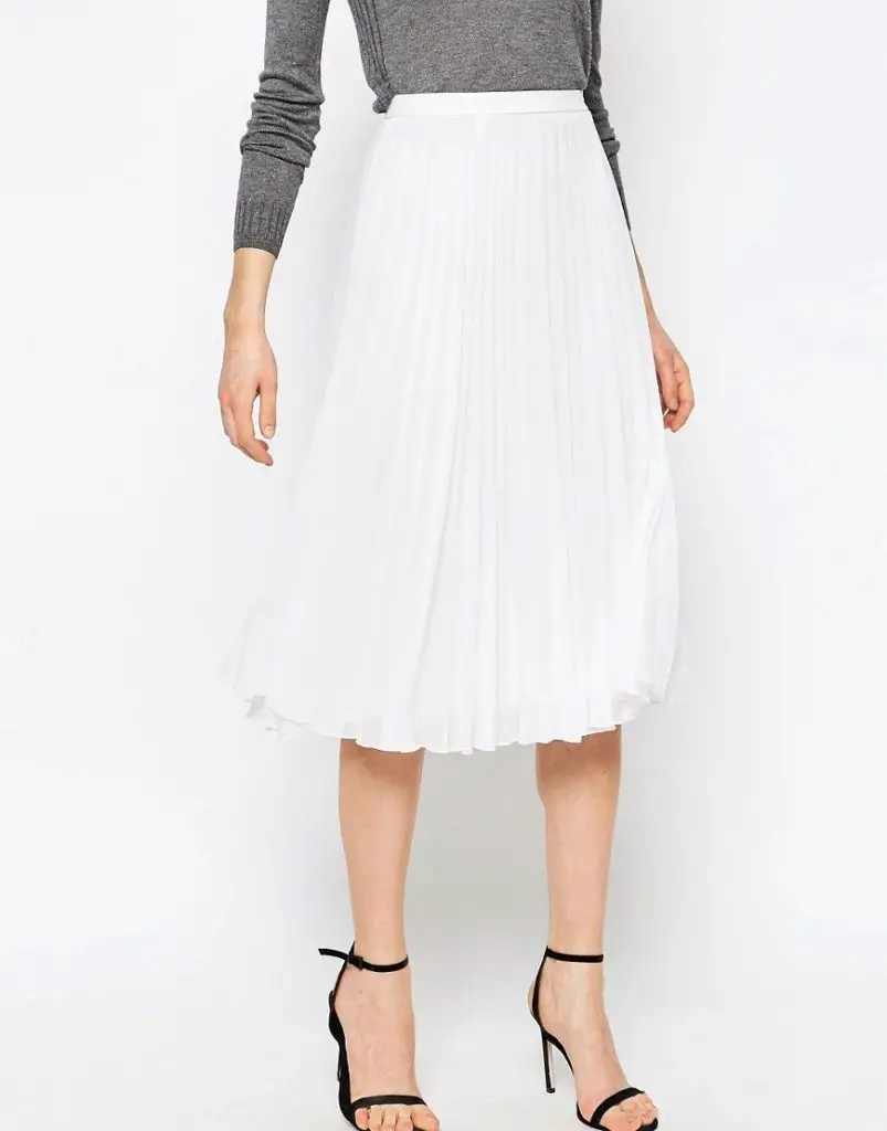 How To Find The Perfect White Pleated Skirt The Streets Fashion And Music